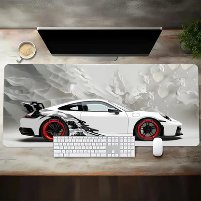 Großes weißes Gaming-Mauspad im Sportwagen-Design – rutschfest, langlebig & stylisch für Gamer und Büro